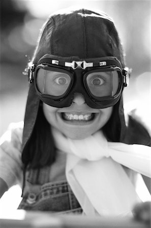 simsearch:700-00035311,k - Portrait de jeune fille portant des lunettes de protection à l'extérieur Photographie de stock - Rights-Managed, Code: 700-00069936