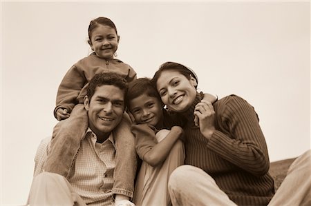 simsearch:700-00041478,k - Portrait of Family Outdoors Stock Photo - Rights-Managed, Code: 700-00061411