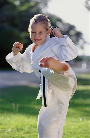 Portrait of Girl in Martial Arts Uniform, Kicking Outdoors Foto de stock - Con derechos protegidos, Código: 700-00074985