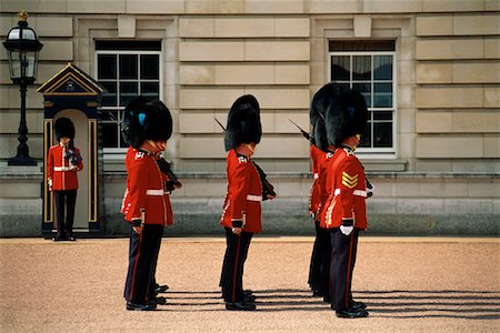 simsearch:700-01645266,k - Royal Guards at Buckingham Palace London, England Stock Photo - Rights-Managed, Code: 700-00072155