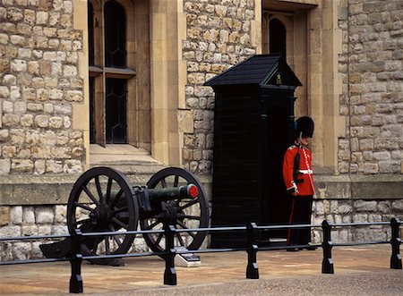 simsearch:700-01645266,k - Guard and Cannon at Tower Of London London, England Stock Photo - Rights-Managed, Code: 700-00072153