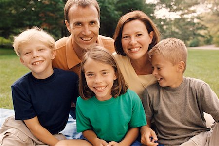 simsearch:700-00073572,k - Portrait of Family Outdoors Stock Photo - Rights-Managed, Code: 700-00073097