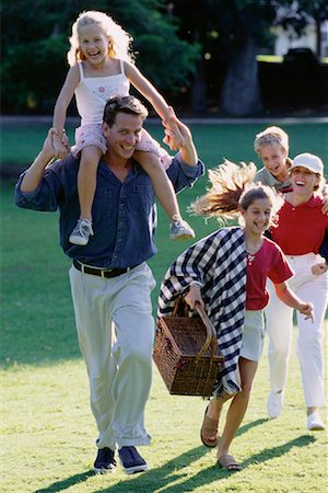 simsearch:700-00073572,k - Family Walking in Field with Picnic Basket and Blanket Stock Photo - Rights-Managed, Code: 700-00073558