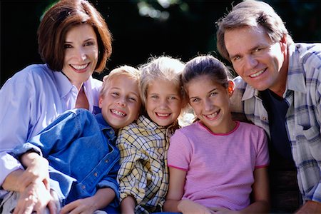 simsearch:700-00073572,k - Portrait of Family Outdoors Stock Photo - Rights-Managed, Code: 700-00073571