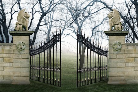 Gate with Winged Lion Statues Stock Photo - Rights-Managed, Code: 700-00085273