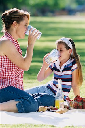 simsearch:6108-07969525,k - Mother and Daughter Having Picnic Outdoors Stock Photo - Rights-Managed, Code: 700-00086683