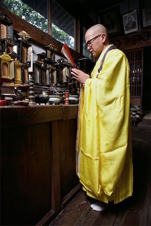 simsearch:700-03814291,k - Monk Holding Fan Iwate Prefecture, Honshu, Japan Foto de stock - Con derechos protegidos, Código: 700-00086967