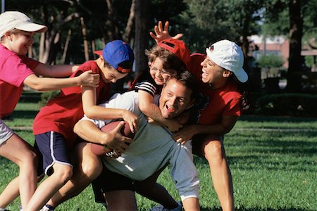 simsearch:700-00073572,k - Family Playing Football Stock Photo - Rights-Managed, Code: 700-00089224