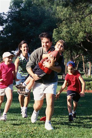 simsearch:700-00073572,k - Family Playing Football Stock Photo - Rights-Managed, Code: 700-00089220