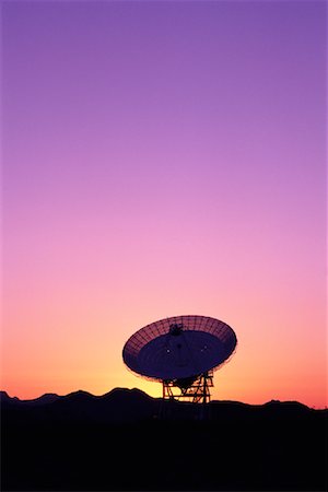 simsearch:700-00022194,k - Satellite Dish at Jet Propulsion Lab at Sunset Goldstone, California, USA Foto de stock - Con derechos protegidos, Código: 700-00081316