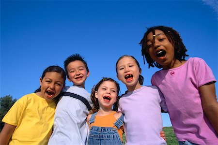 simsearch:700-00042541,k - Group Portrait of Children Standing Outdoors, Yelling Foto de stock - Con derechos protegidos, Código: 700-00082225