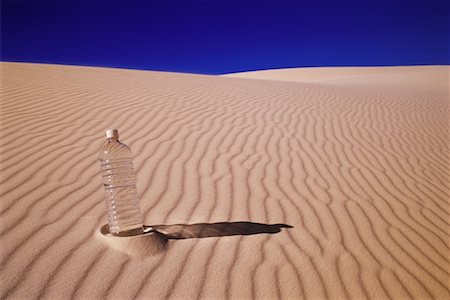 simsearch:862-08091424,k - Water Bottle in Desert White Sands National Monument New Mexico, USA Stock Photo - Rights-Managed, Code: 700-00082394