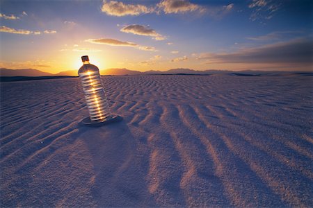 simsearch:862-08091424,k - Water Bottle in Desert at Dusk White Sands National Monument New Mexico, USA Stock Photo - Rights-Managed, Code: 700-00082392