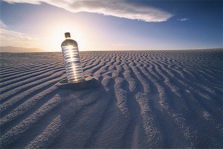 simsearch:862-08091424,k - Water Bottle in Desert at Dusk White Sands National Monument New Mexico, USA Stock Photo - Rights-Managed, Code: 700-00082393
