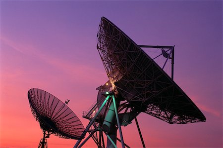 simsearch:700-00022194,k - Satellite Dishes at Dusk Near Caracas, Venezuela Foto de stock - Con derechos protegidos, Código: 700-00082515