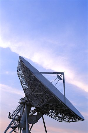 simsearch:700-00022194,k - Satellite Dish at Dusk Near Caracas, Venezuela Foto de stock - Con derechos protegidos, Código: 700-00082520