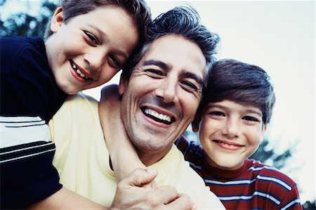 simsearch:700-00069467,k - Portrait of Father and Two Sons Outdoors Stock Photo - Rights-Managed, Code: 700-00083566