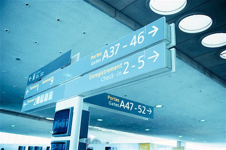 Signe d'orientation dans l'aéroport Photographie de stock - Rights-Managed, Code: 700-00097400