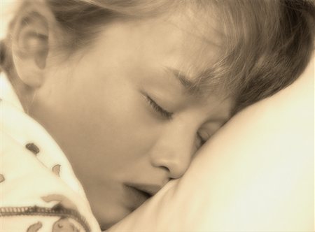 simsearch:700-00035311,k - Girl Sleeping Photographie de stock - Rights-Managed, Code: 700-00097742