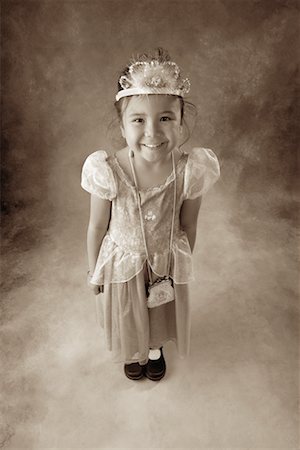 simsearch:700-00035311,k - Jeune fille en Costume de princesse Photographie de stock - Rights-Managed, Code: 700-00099097