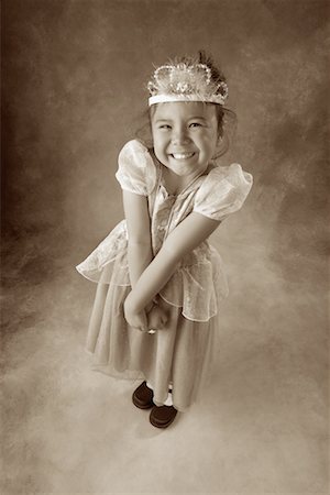 simsearch:700-00035311,k - Jeune fille en Costume de princesse Photographie de stock - Rights-Managed, Code: 700-00099098