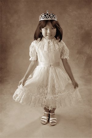 simsearch:700-00035311,k - Jeune fille en Costume de princesse Photographie de stock - Rights-Managed, Code: 700-00099099