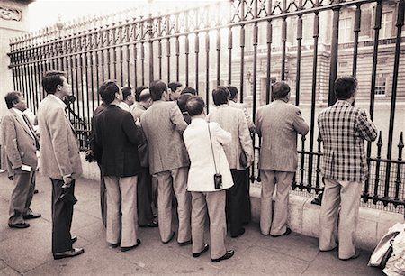 simsearch:700-00150365,k - Tourists Outside Buckingham Palace London, England Stock Photo - Rights-Managed, Code: 700-00155977