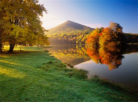 simsearch:700-00157939,k - Fall Trees and Abbott Lake, Blue Ridge Parkway, Peaks of Otter, Virginia, USA Stock Photo - Rights-Managed, Code: 700-00157955