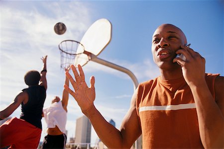 simsearch:632-06317210,k - Basketball Player Uses Cell Phone Foto de stock - Con derechos protegidos, Código: 700-00158064