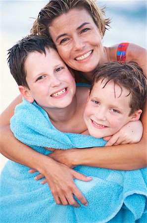simsearch:696-03399615,k - Mother and Children on Beach Stock Photo - Rights-Managed, Code: 700-00150984