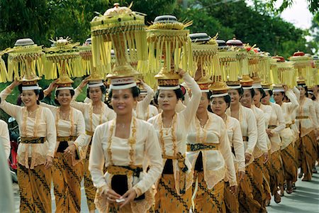 simsearch:700-00554754,k - Balinease femmes en Procession pendant Galunggan, Bali, Indonésie Photographie de stock - Rights-Managed, Code: 700-00153575