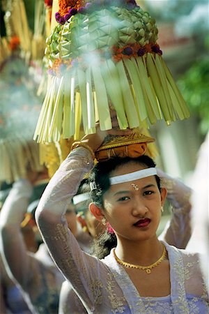 simsearch:700-00554754,k - Balinease femme en Procession pendant Galunggan, Bali, Indonésie Photographie de stock - Rights-Managed, Code: 700-00153577