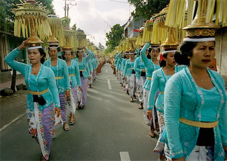 simsearch:700-00554754,k - Balinease femmes en Procession pendant Galunggan, Bali, Indonésie Photographie de stock - Rights-Managed, Code: 700-00153579