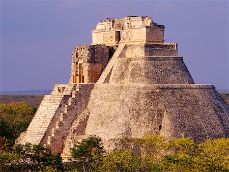 simsearch:700-00183783,k - Piramide del Adivino Uxmal, Yucatan, Mexico Stock Photo - Rights-Managed, Code: 700-00165993