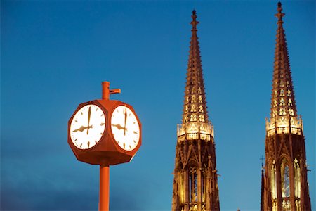 simsearch:700-00357720,k - Votivkirche and Clock Vienna, Austria Foto de stock - Con derechos protegidos, Código: 700-00168373