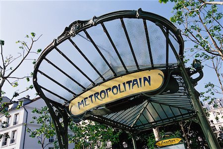 simsearch:700-03406394,k - Abbese Art Nouveau métro Montmartre, Paris, France Photographie de stock - Rights-Managed, Code: 700-00169484