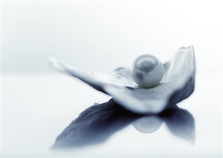 simsearch:700-00023167,k - Pearl in a Shell Stock Photo - Rights-Managed, Code: 700-00162184