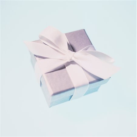 simsearch:622-06190925,k - Gift Box Wrapped with Ribbon Stock Photo - Rights-Managed, Code: 700-00162422