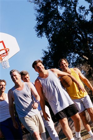 simsearch:700-03519160,k - Men Playing Basketball Foto de stock - Con derechos protegidos, Código: 700-00163957