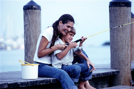 Mère et pêche de fils Photographie de stock - Rights-Managed, Code: 700-00178226