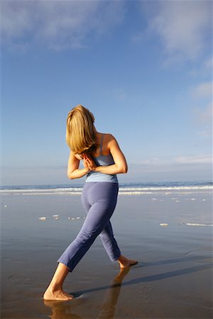 simsearch:700-00270378,k - Femme faisant du Yoga sur la plage Photographie de stock - Rights-Managed, Code: 700-00185829