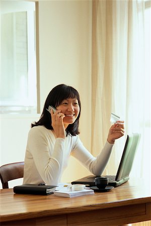 simsearch:700-00695841,k - Businesswoman on Cell Phone Sitting at Desk with Laptop Paris, France Foto de stock - Con derechos protegidos, Código: 700-00182631