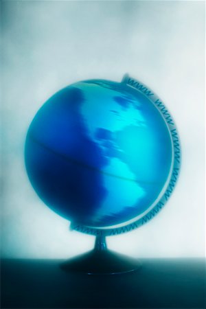 Spinning Globe with Internet Symbols Foto de stock - Con derechos protegidos, Código: 700-00194284