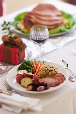 simsearch:600-01838225,k - Christmas Dinner Stock Photo - Rights-Managed, Code: 700-00194370