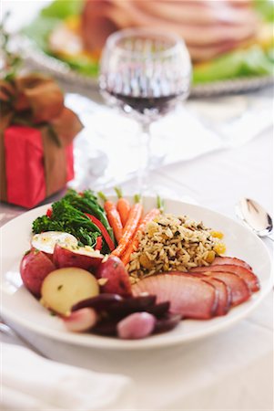 simsearch:600-01838225,k - Christmas Dinner Stock Photo - Rights-Managed, Code: 700-00194371