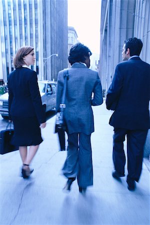 simsearch:700-00195311,k - Group of Business People Walking Foto de stock - Con derechos protegidos, Código: 700-00195297