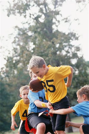 Kids Playing Flag Football Foto de stock - Con derechos protegidos, Código: 700-00198483
