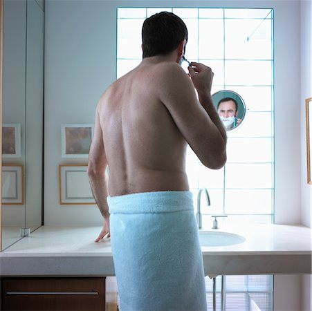 simsearch:700-00350110,k - Man Shaving in Bathroom Stock Photo - Rights-Managed, Code: 700-00199902