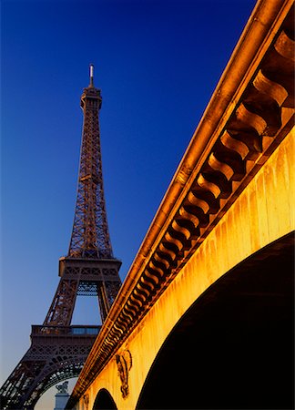 simsearch:700-03406394,k - La tour Eiffel et Pont d'Iéna Paris France Photographie de stock - Rights-Managed, Code: 700-00267837