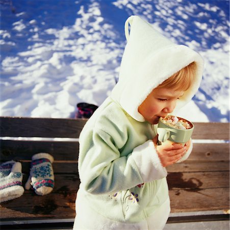 simsearch:700-03698239,k - Girl with Hot Chocolate Stock Photo - Rights-Managed, Code: 700-00268149